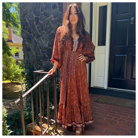 43 Beautiful Silk Blend One of a Kind Print Maxi Flowy Dress - Picture 3 of 6